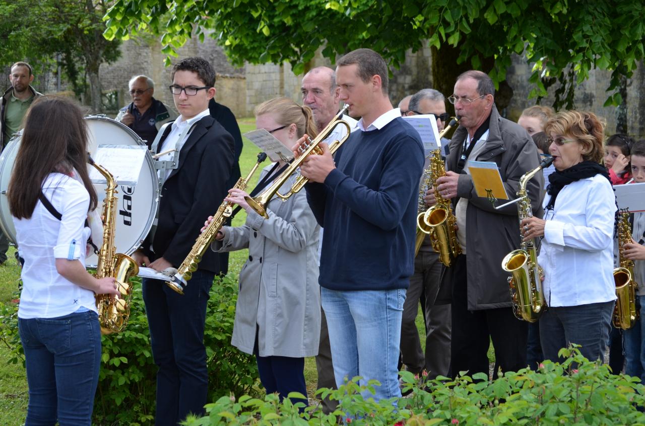 8 Mai-Monument Aux Morts