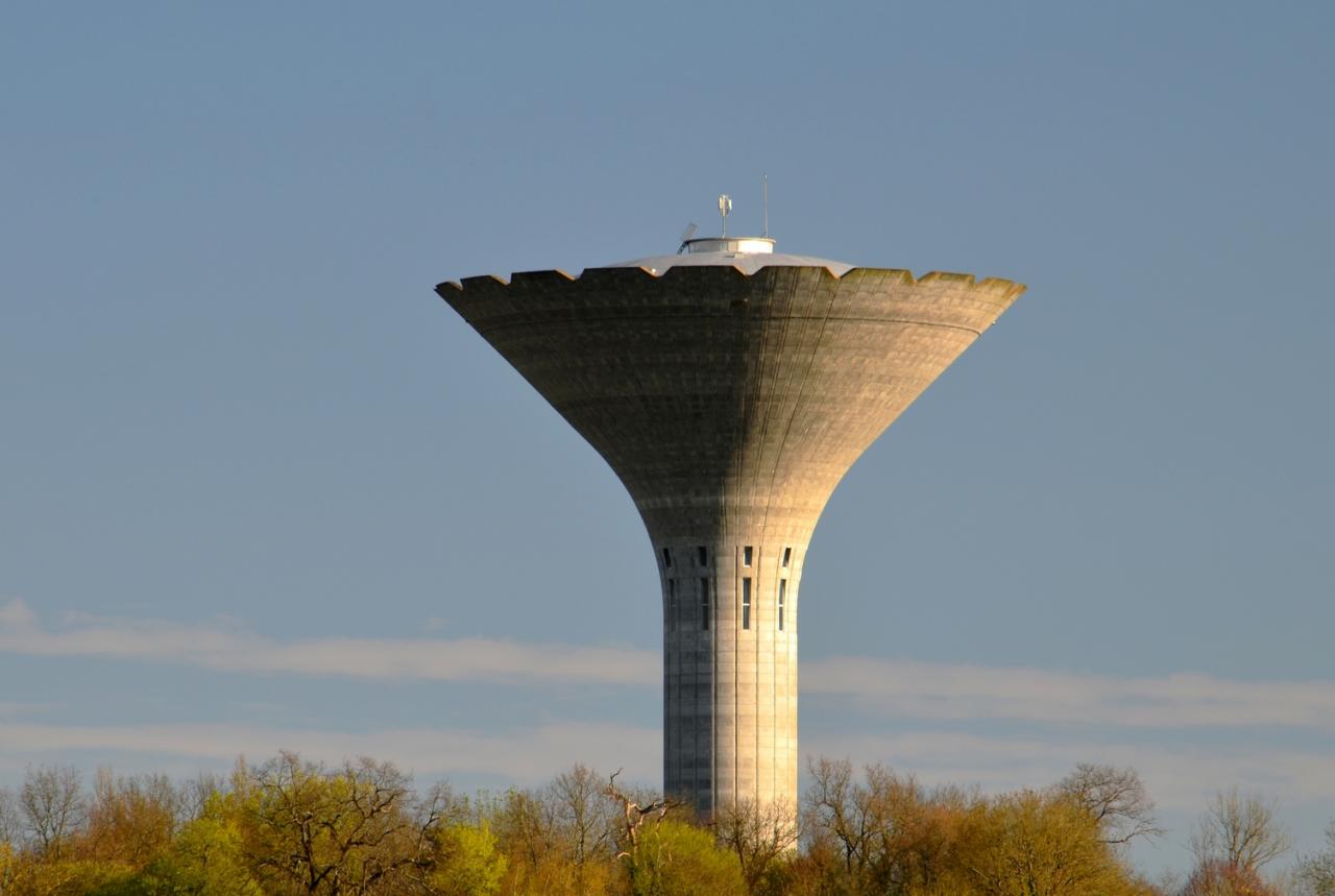 Le château d'eau à l'arrivée du printemps-le 05-04-2016