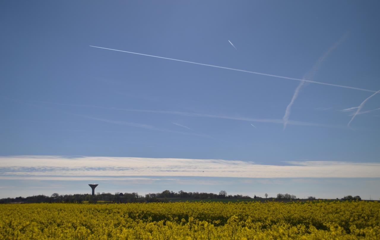 Le château d'eau sous un insolite ciel d'avril