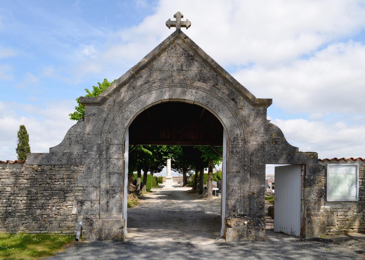 L'entrée du cimetière-le 20-05-2016