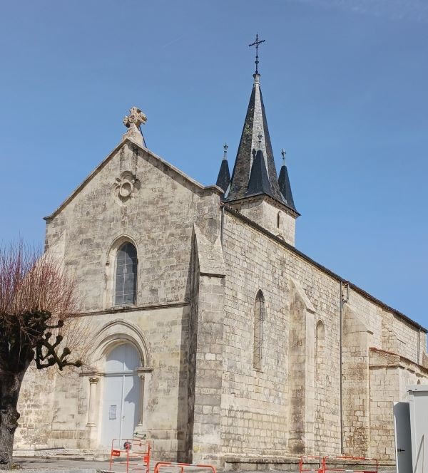 Eglise juillet 2023  toute blanche