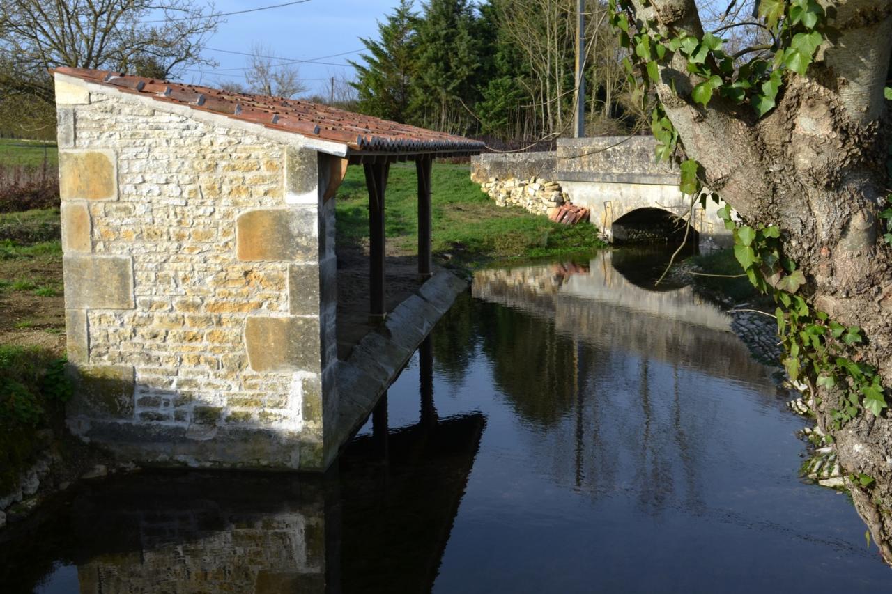 Le lavoir et le pont du Pas Loubat
