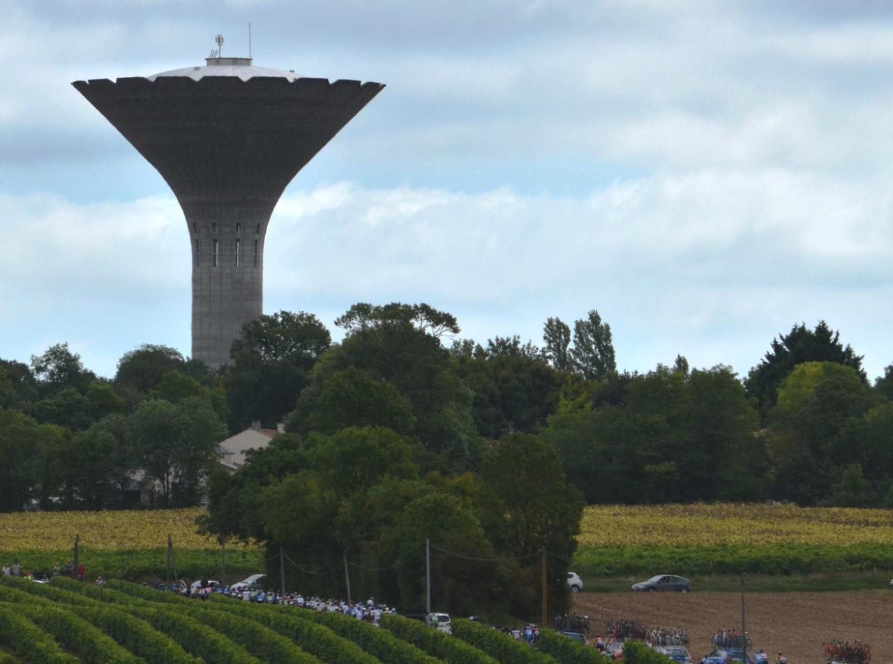 Tour Poitou-Charentes, le 23-08-2017 au pied du château