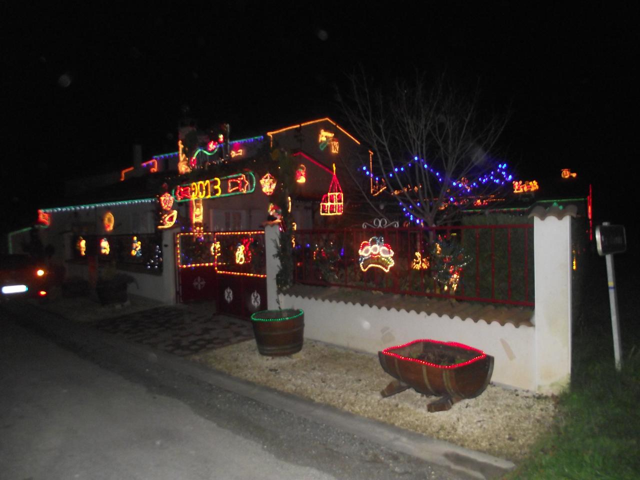 Maison-illuminée. A la Combe d'Asnières